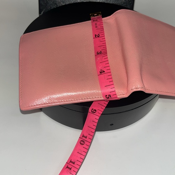 💯 Almost New !!Channel Wallet - Picture 11 of 12